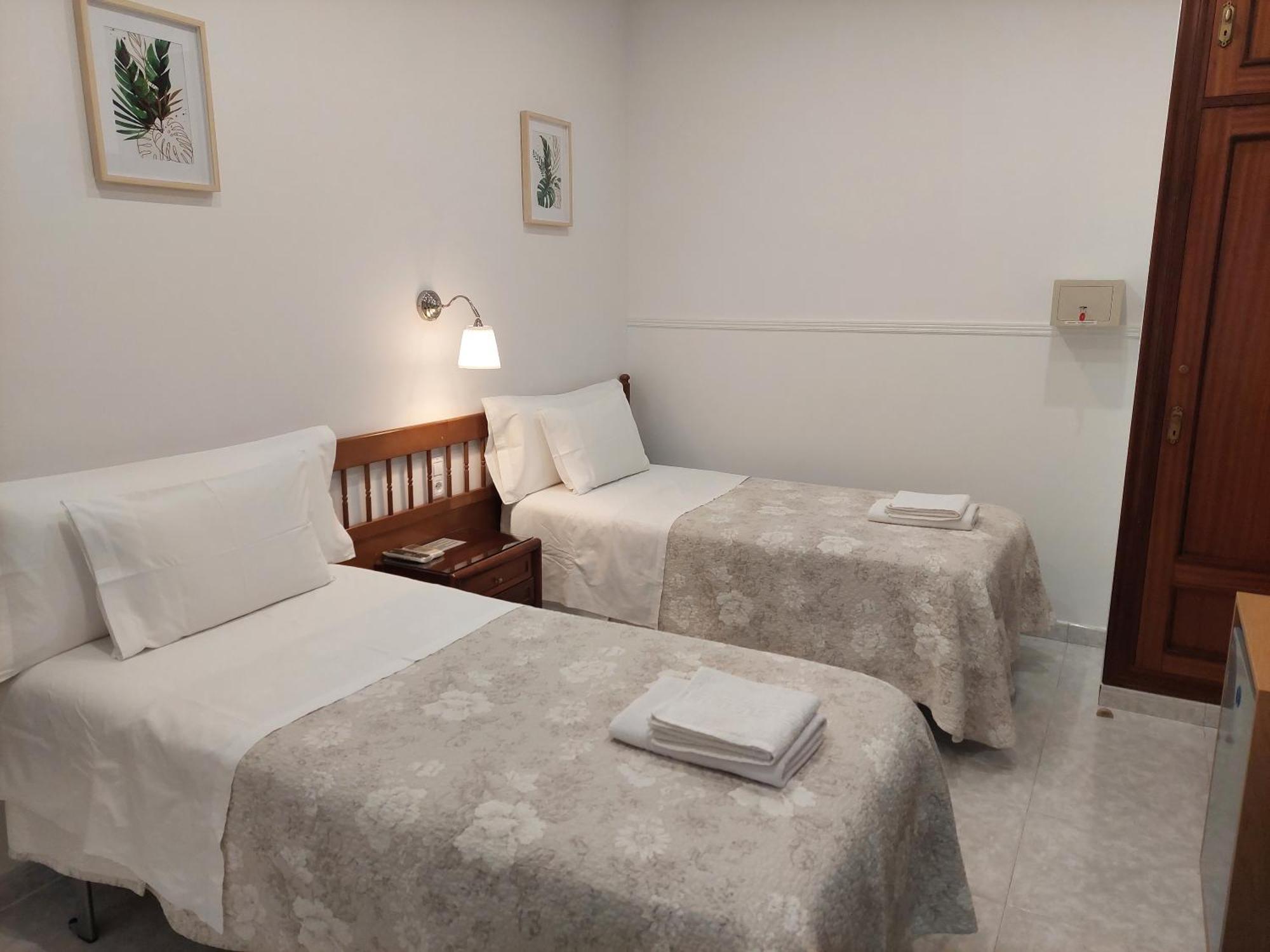 Hostal Dulcinea Madrid Ngoại thất bức ảnh