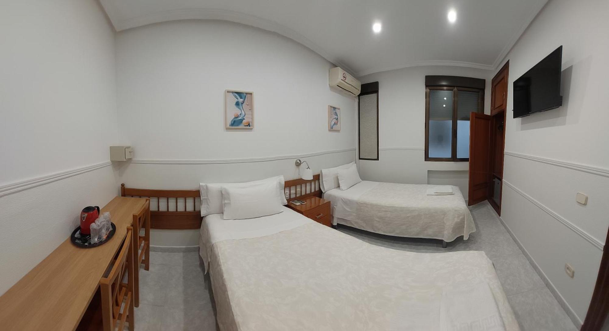 Hostal Dulcinea Madrid Ngoại thất bức ảnh
